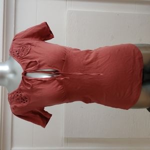 4/10$ 🌸Short sleeve embroidered top